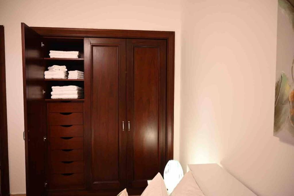 Brand New Furniture . Close To Dubai Mall. Exteriör bild