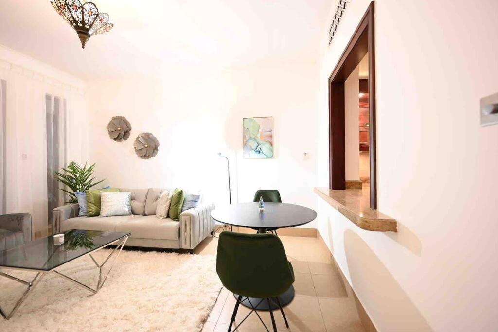 Brand New Furniture . Close To Dubai Mall. Exteriör bild