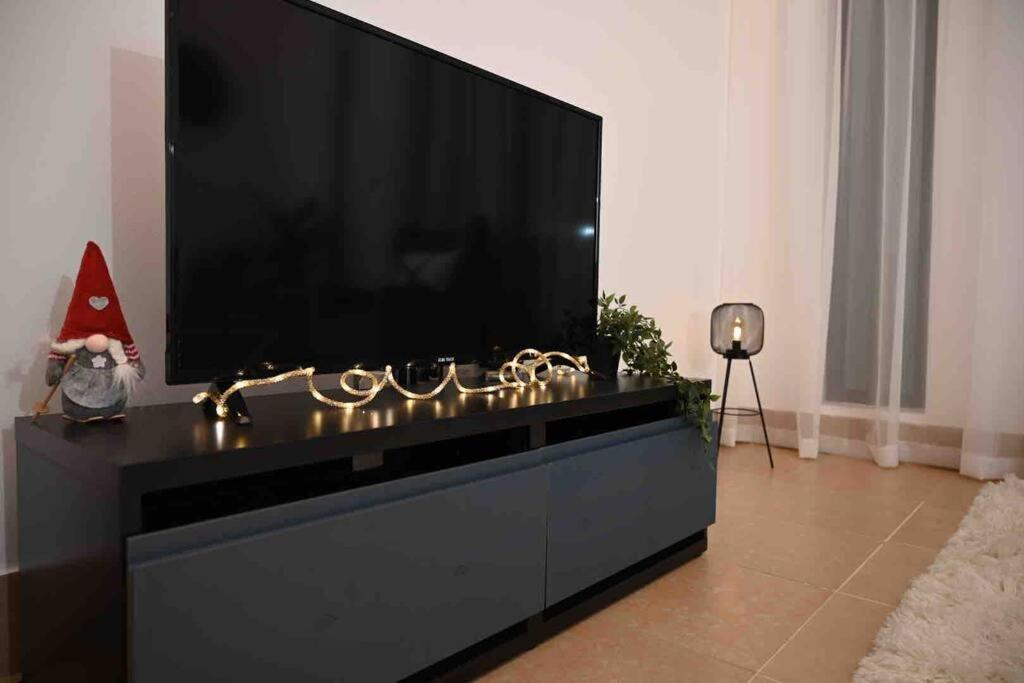 Brand New Furniture . Close To Dubai Mall. Exteriör bild