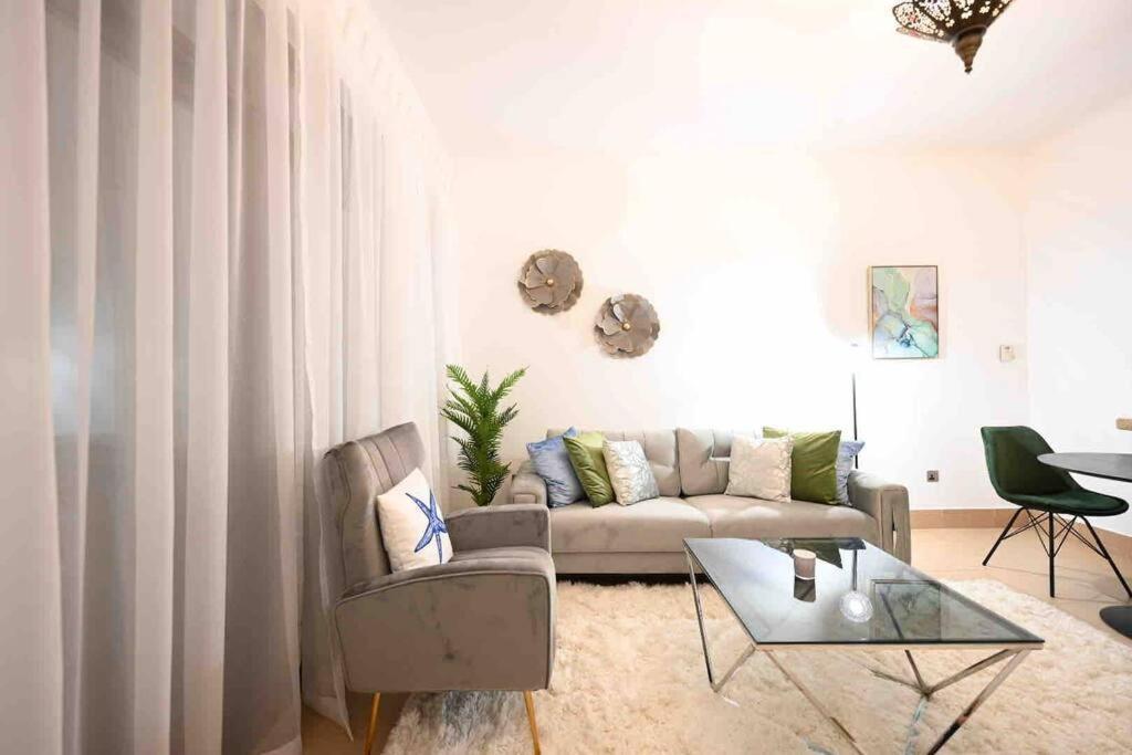 Brand New Furniture . Close To Dubai Mall. Exteriör bild