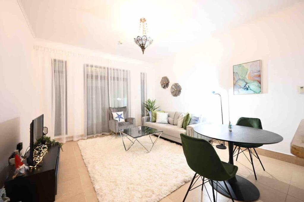 Brand New Furniture . Close To Dubai Mall. Exteriör bild