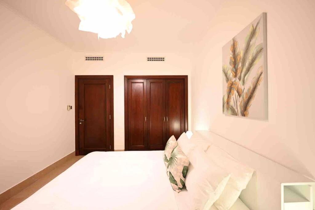 Brand New Furniture . Close To Dubai Mall. Exteriör bild