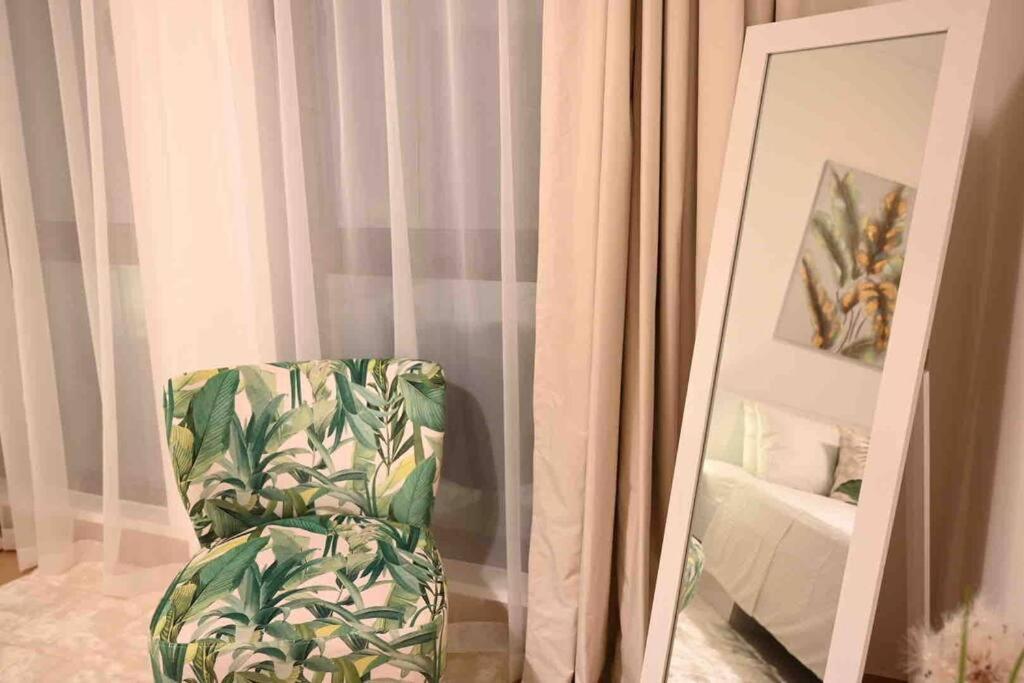Brand New Furniture . Close To Dubai Mall. Exteriör bild