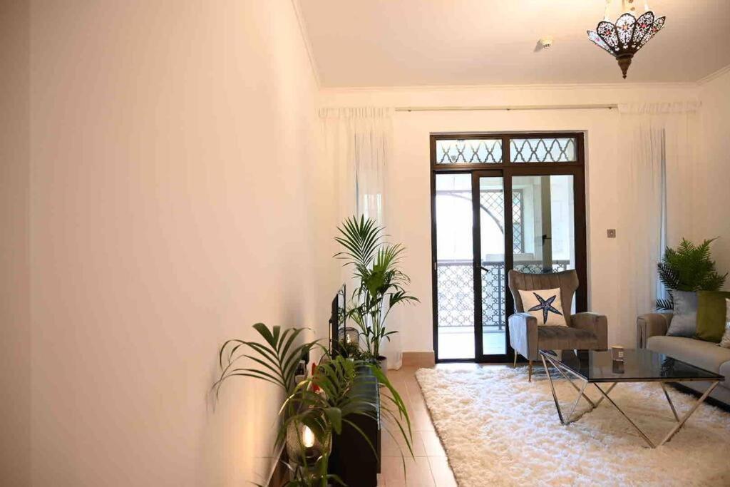 Brand New Furniture . Close To Dubai Mall. Exteriör bild