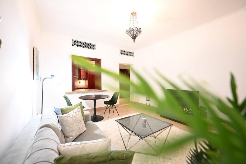 Brand New Furniture . Close To Dubai Mall. Exteriör bild