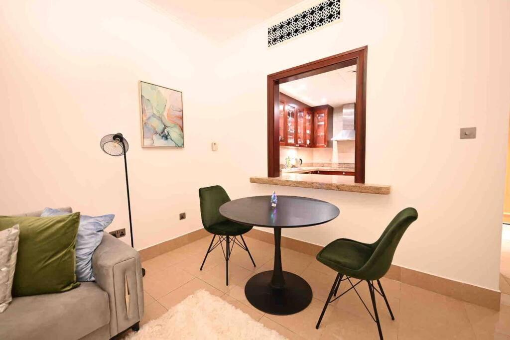 Brand New Furniture . Close To Dubai Mall. Exteriör bild