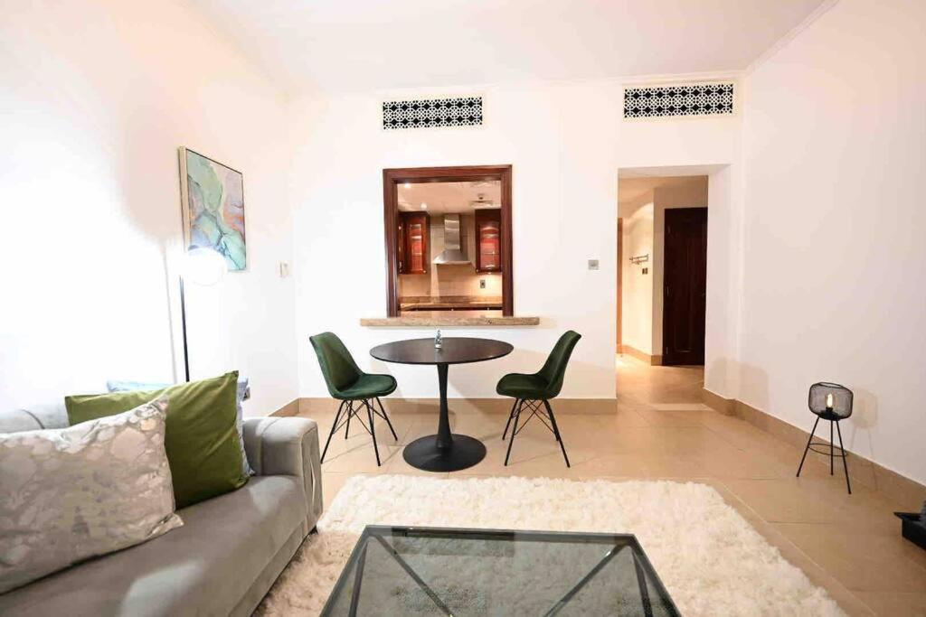 Brand New Furniture . Close To Dubai Mall. Exteriör bild