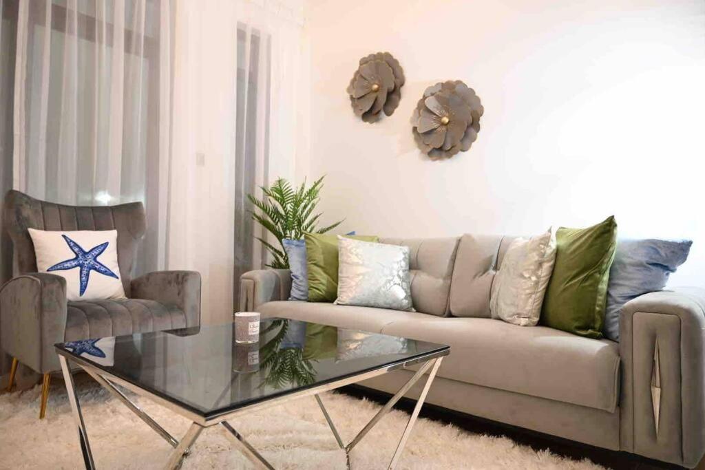 Brand New Furniture . Close To Dubai Mall. Exteriör bild