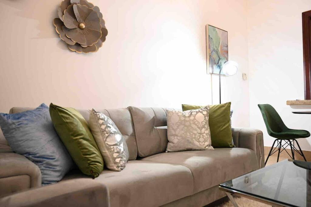 Brand New Furniture . Close To Dubai Mall. Exteriör bild