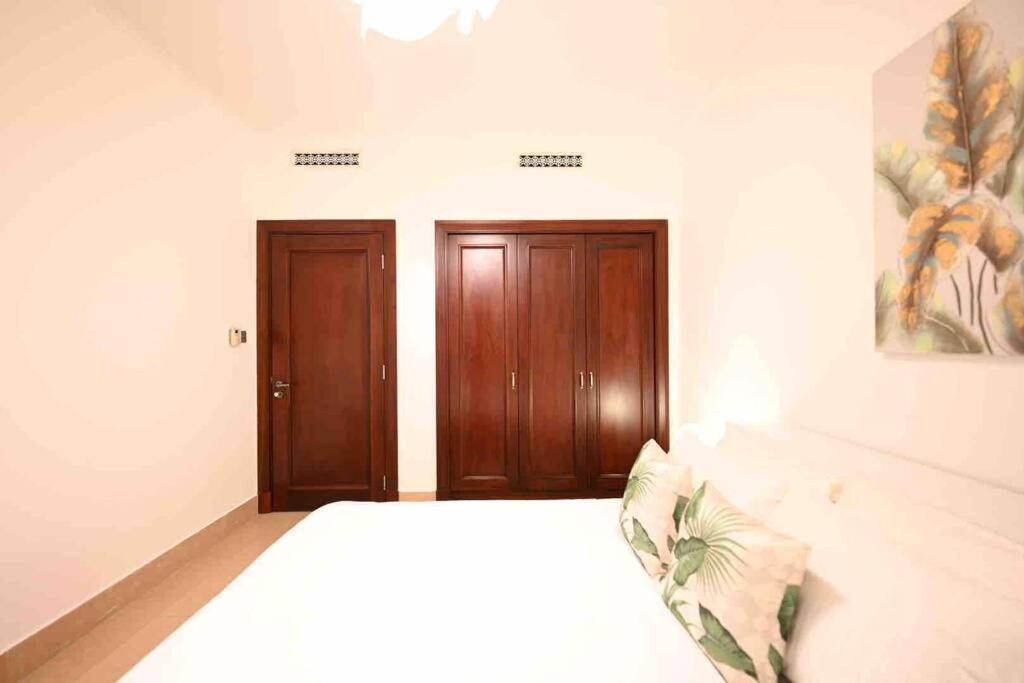 Brand New Furniture . Close To Dubai Mall. Exteriör bild